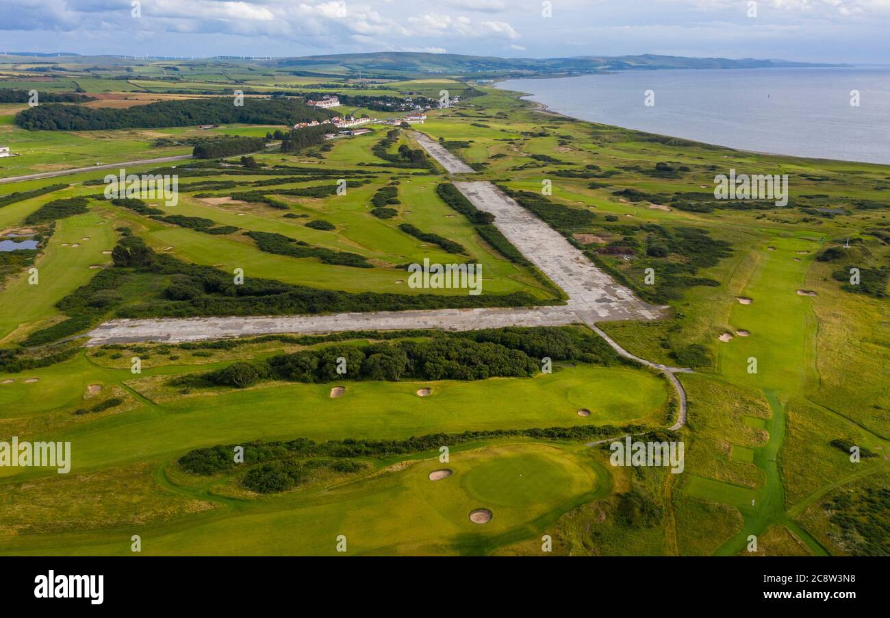 Vista aérea de los campos de golf y la pista antigua Trump Turnberry resort en Ayrshire, Escocia, Reino Unido Foto de stock
