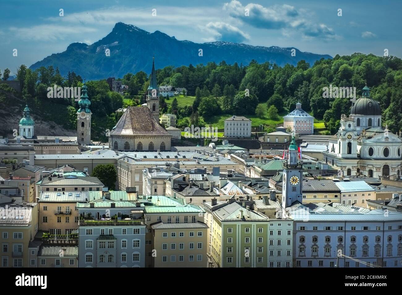 Vista aérea de la histórica ciudad de Salzburgo en Austria Foto de stock