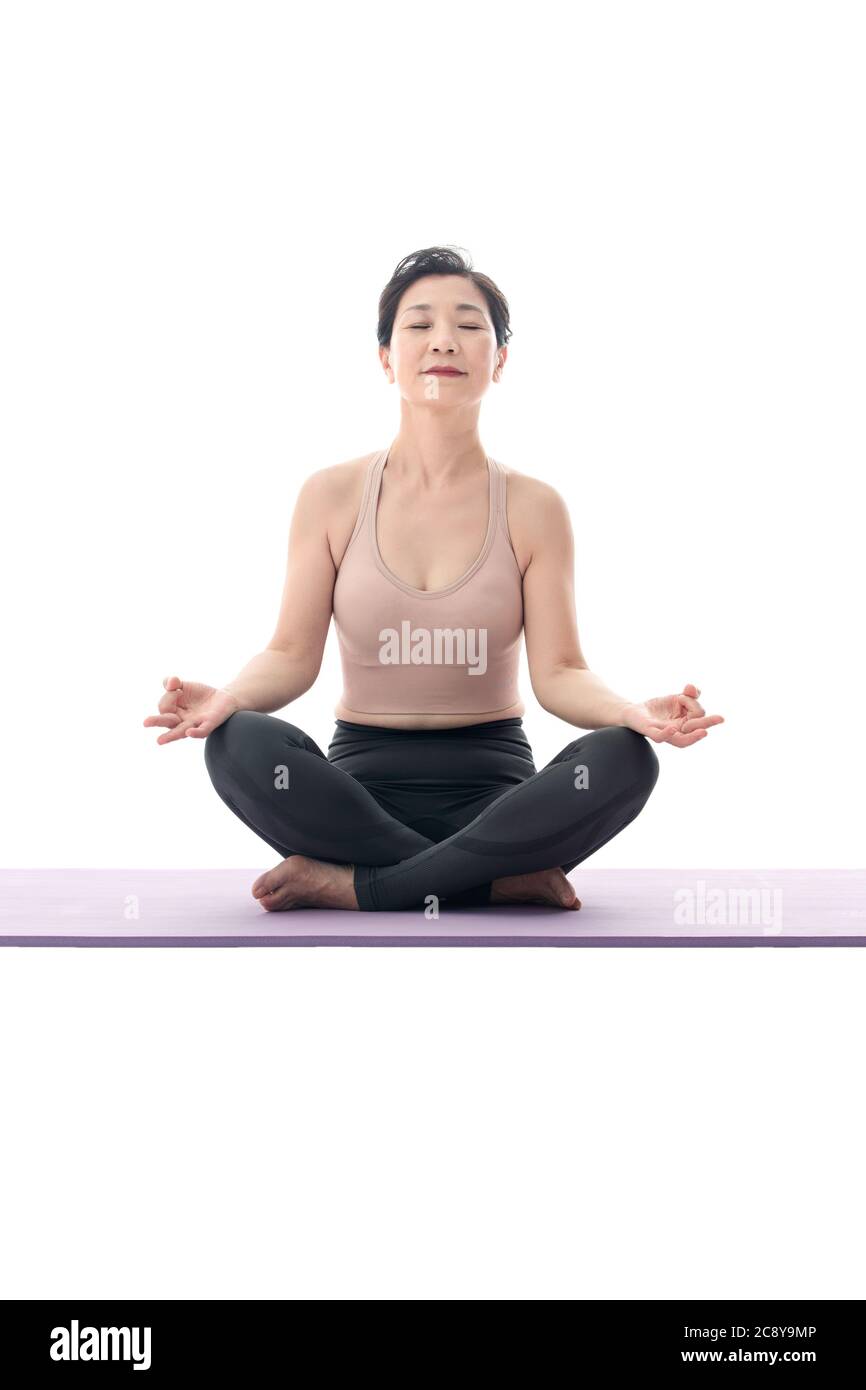 Yoga mujer de mediana edad con los ojos cerrados Foto de stock