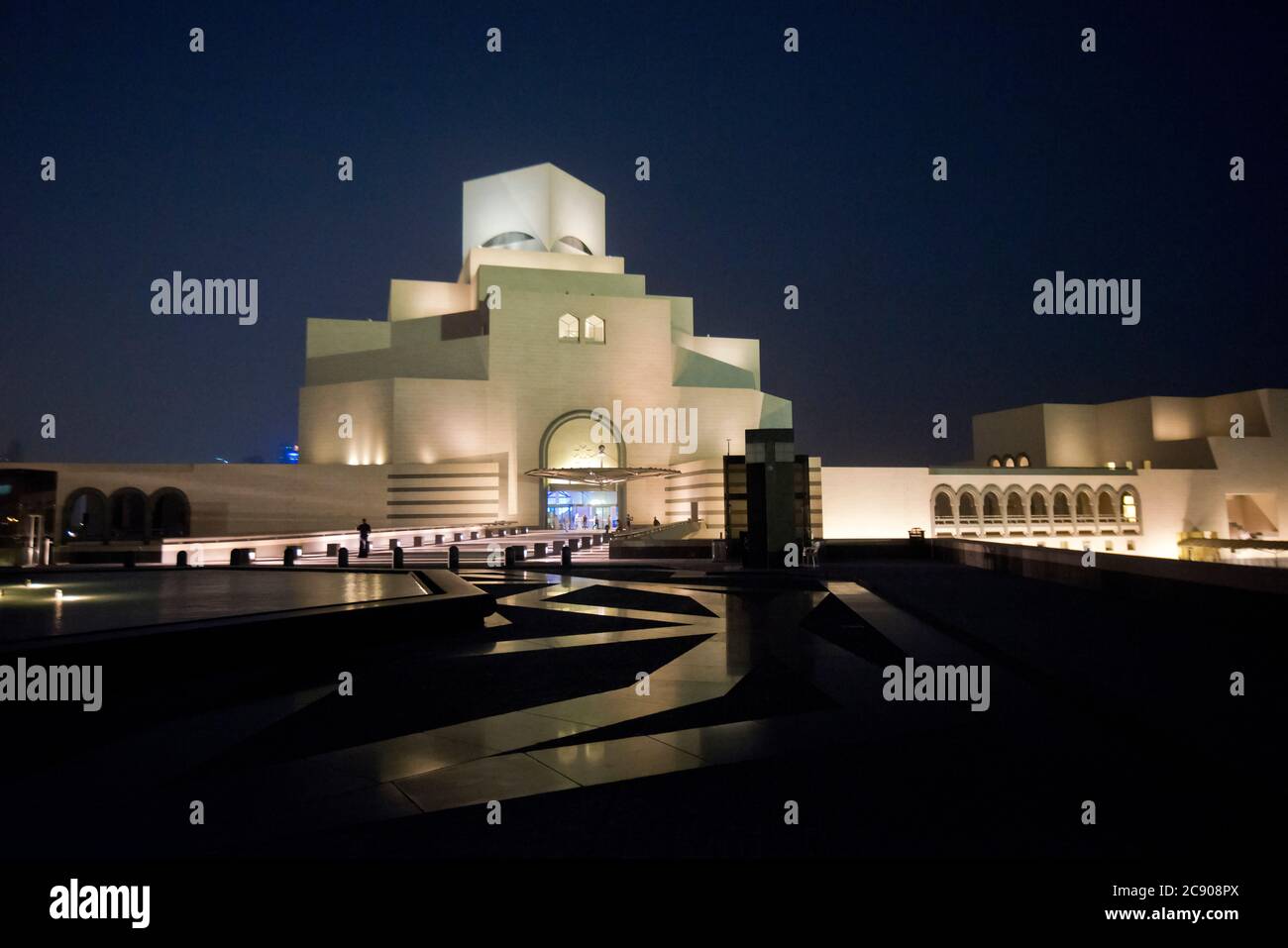 Museo de Arte Islámico al atardecer, Doha. Qatar Foto de stock