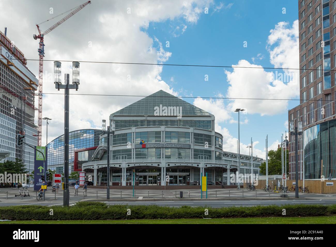 El edificio de entrada de la feria de Frankfurt, Alemania Foto de stock