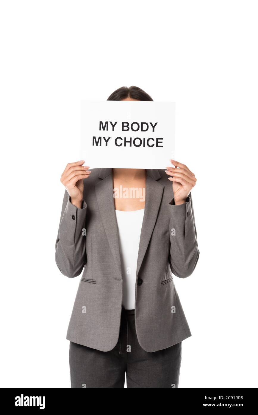 businesswoman cubrir la cara mientras sostiene la placa con mi cuerpo mi elección de letras aisladas sobre blanco Foto de stock