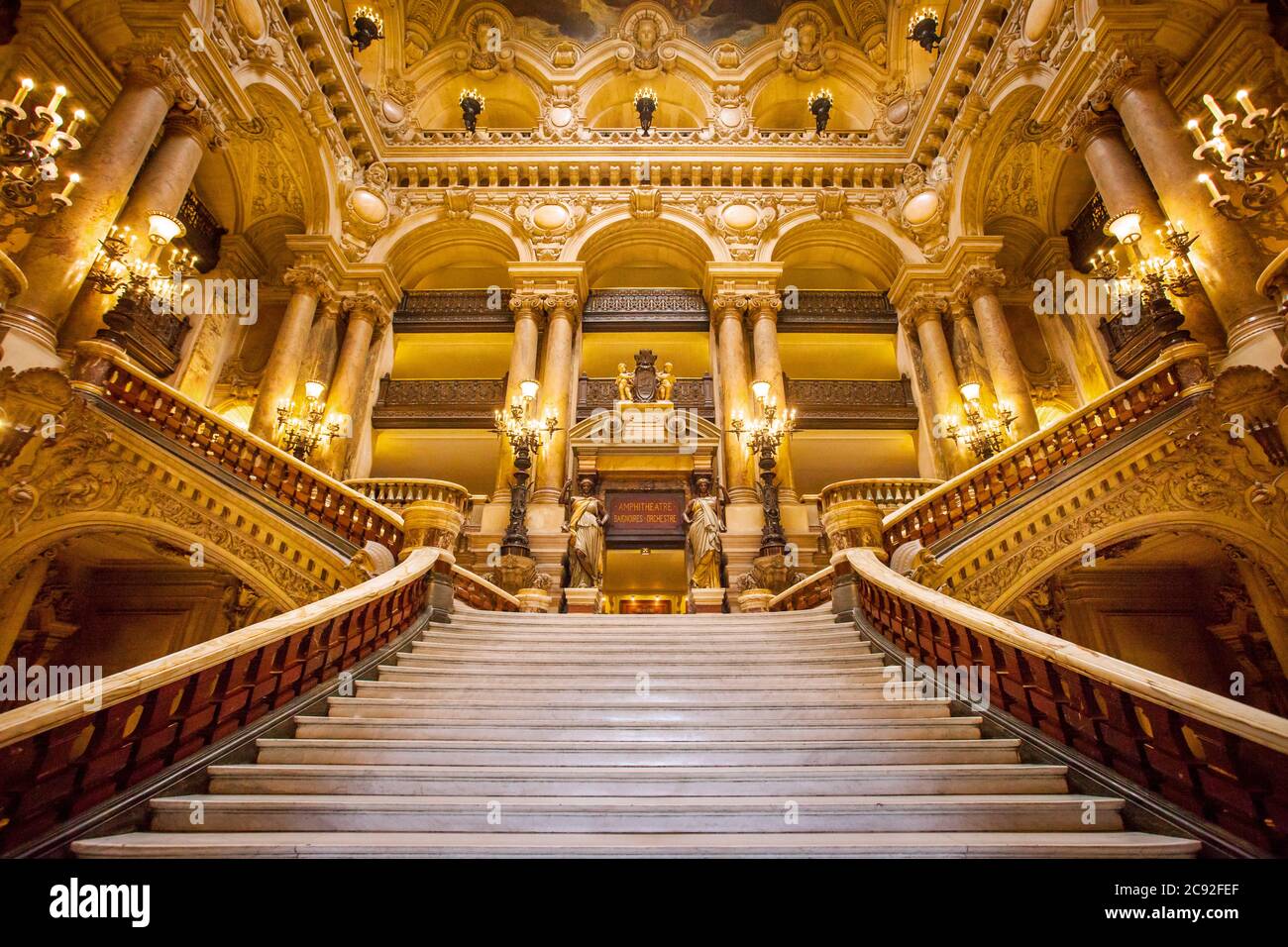 Entrada ornamentada al Palais Garnier - Opera House, París, Francia Foto de stock