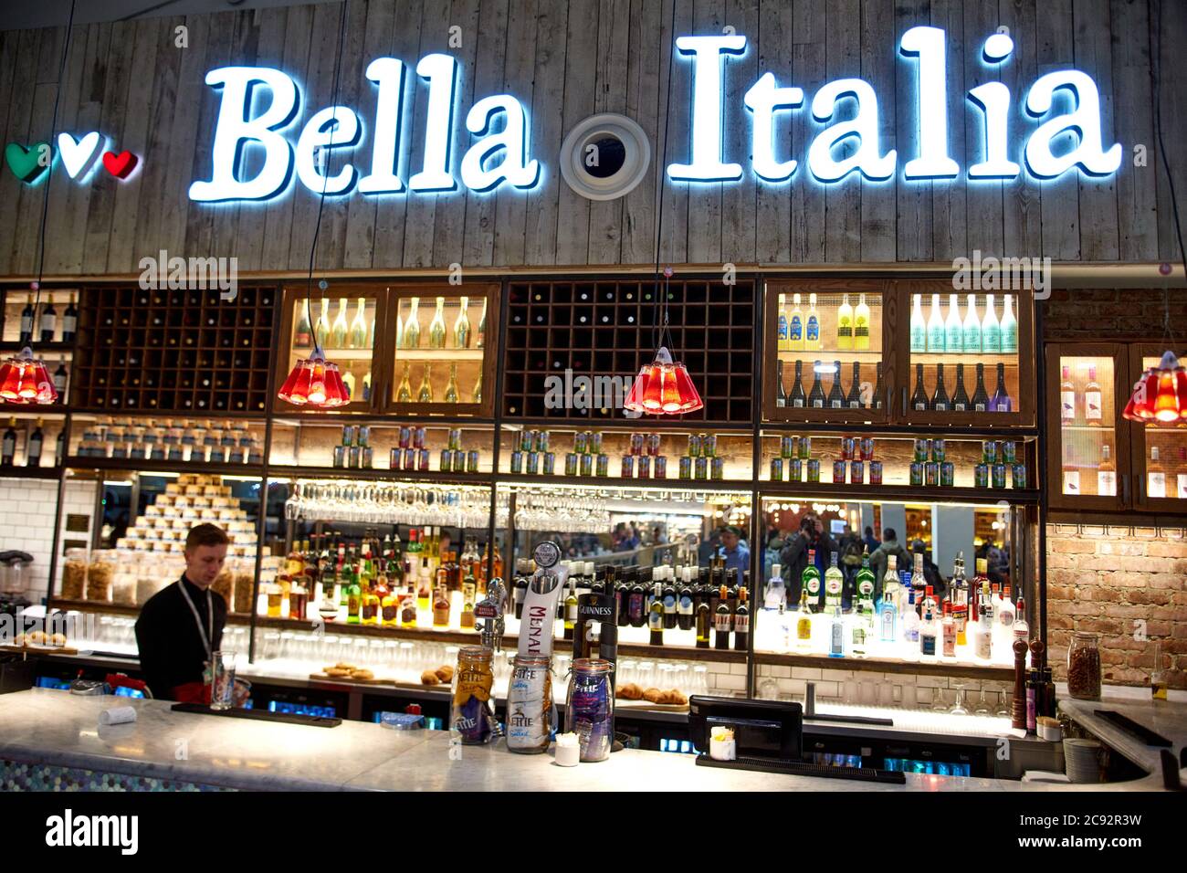 Sucursal del restaurante Bella Italia en la terminal del aeropuerto de Luton. La cadena forma parte del Grupo de restaurantes informales. Foto de stock