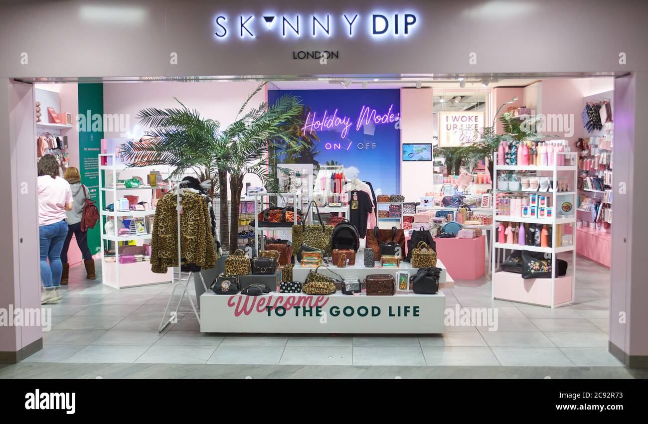 Sucursal de la tienda de accesorios de moda Skinny DIP en la terminal del aeropuerto de Luton. Foto de stock