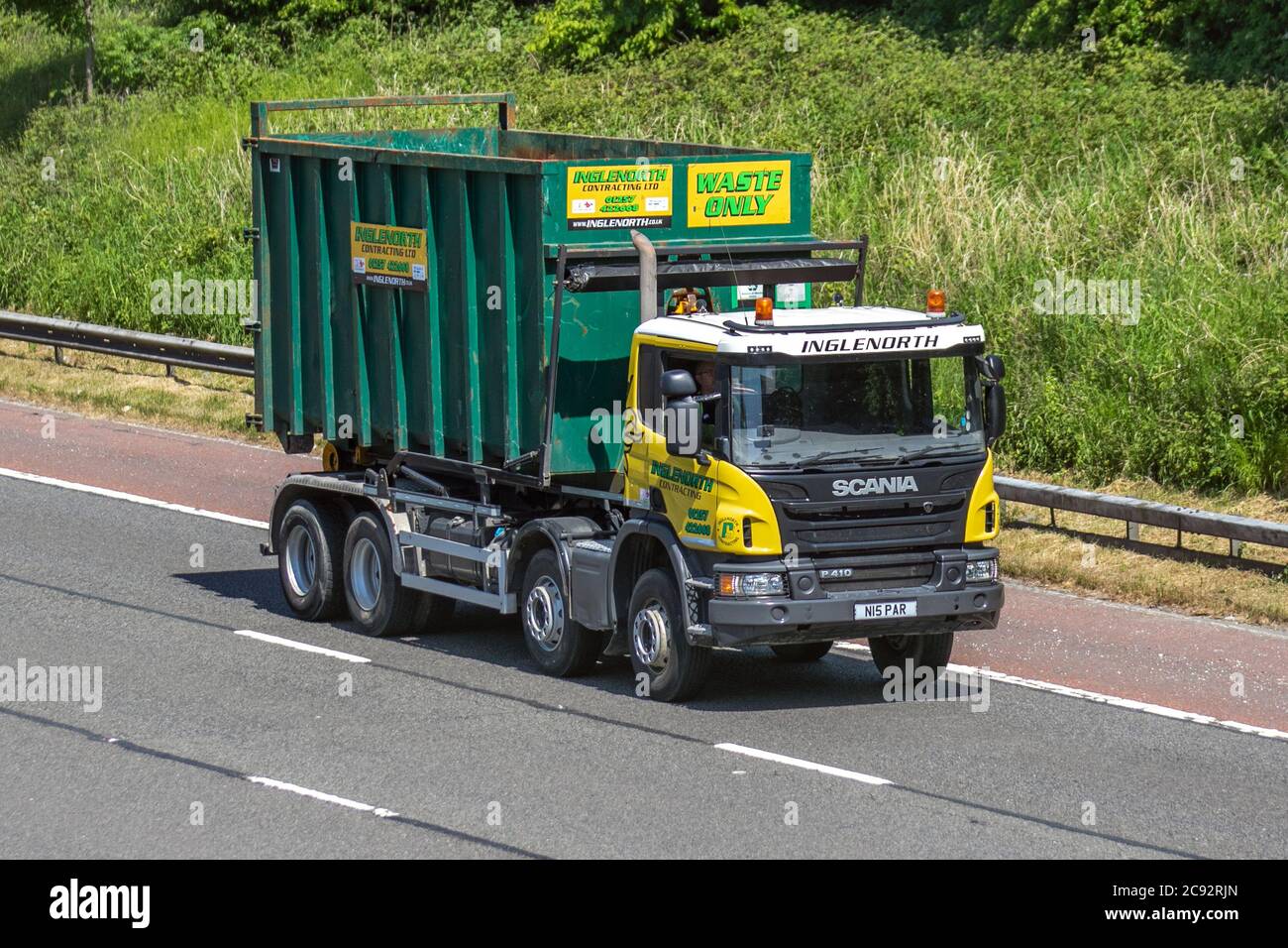 Inglenorth Contracting Ltd camiones de entrega de transporte, camiones de  solo residuos, transporte, camión rígido, transporte de carga, vehículo  Scania P410, industria europea de transporte comercial HGV, M6 en  Manchester, Reino Unido