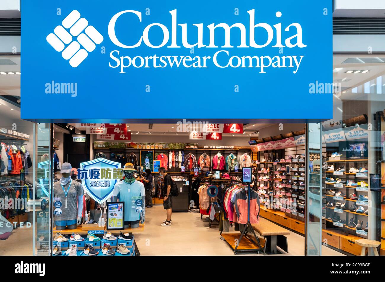 Hong Kong, China. 28 de julio de 2020. La Marca americana de ropa deportiva  Columbia tienda vista en Hong Kong. Crédito: SOLA Images Limited/Alamy Live  News Fotografía de stock - Alamy