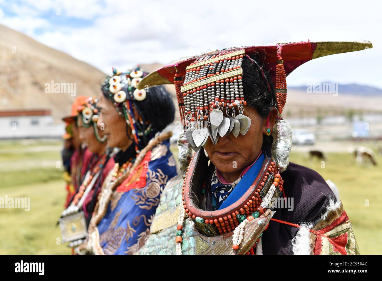 Ropa De Plata Fotos e Imágenes de stock - Página 6 - Alamy