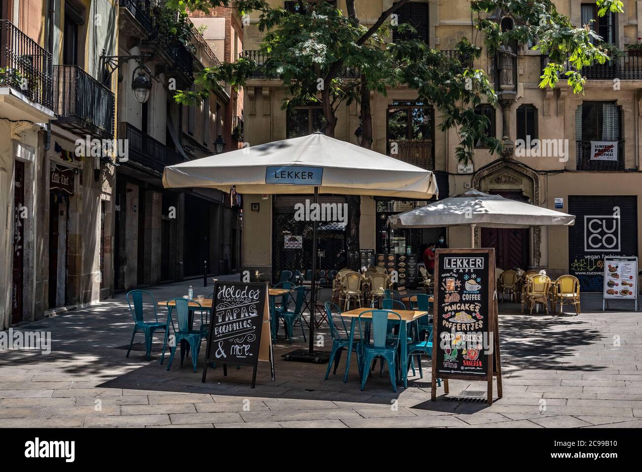 Bar terrace in ciutat vella fotografías e imágenes de alta resolución -  Alamy