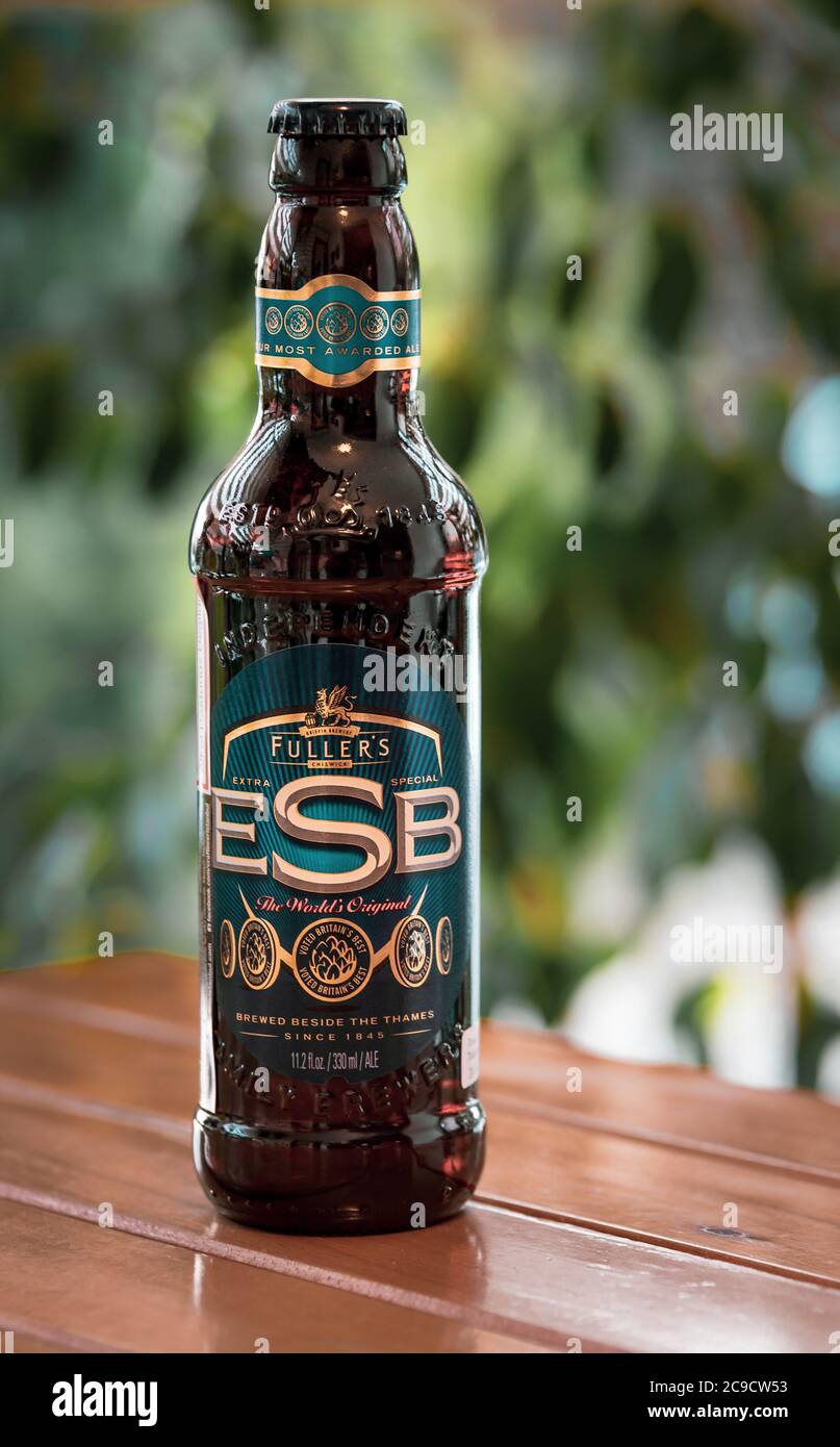 Ankara, Turquía - 11 de mayo de 2020: Botella de Fuller's ESB, una de las cervezas  inglesas más populares del mercado. Extra fuerte amargo Fotografía de stock  - Alamy