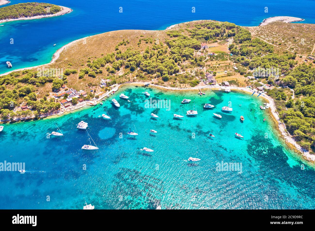 Pakleni otoci navegación destino arcipelago vista aérea, isla Hvar, Dalmacia región de Croacia Foto de stock