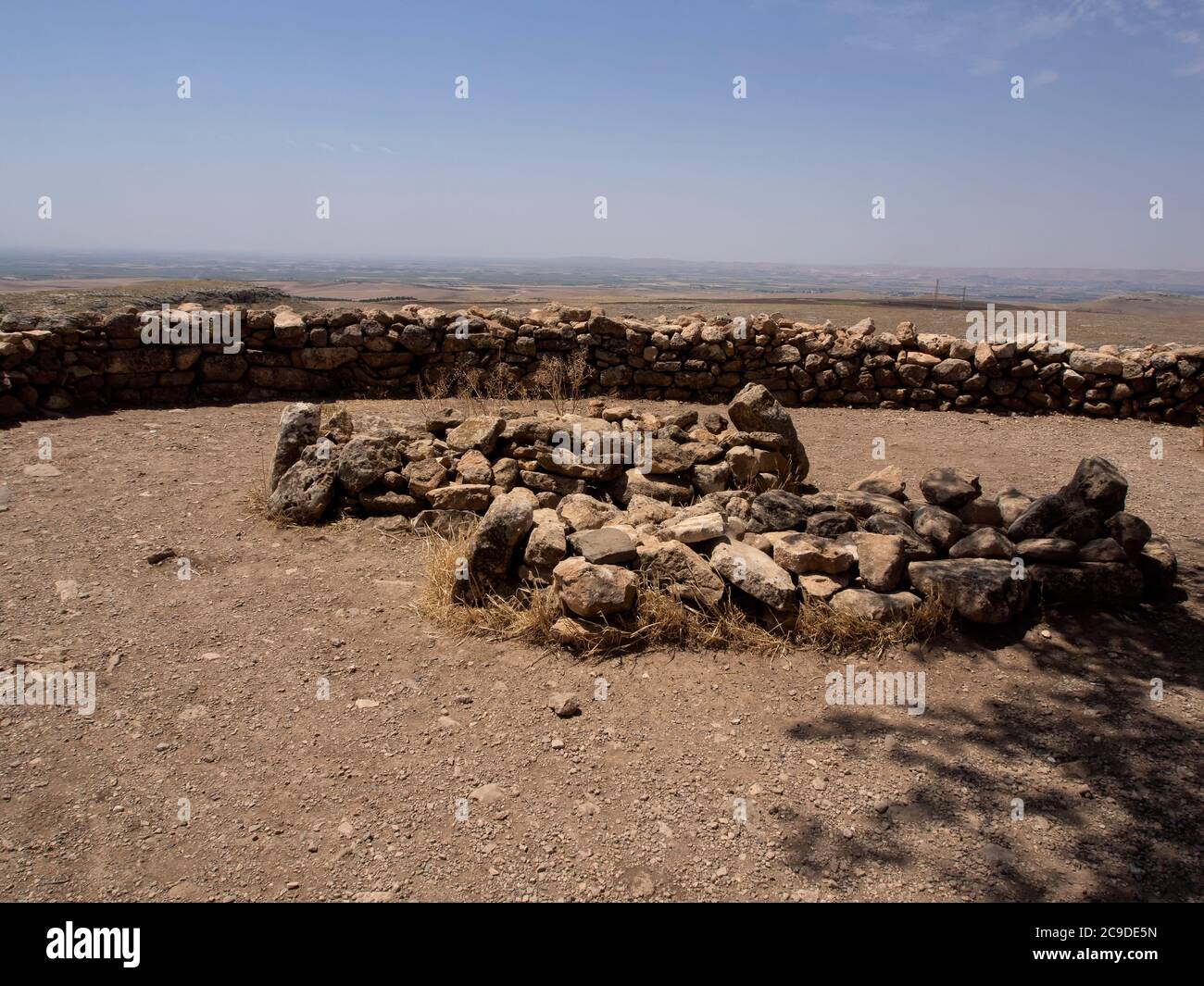 Gobeklitepe en Sanliurfa, Turquía. Los restos de un antiguo santuario Neolítico construido sobre una colina. Es una de las más antiguas estructuras religiosas en th Foto de stock