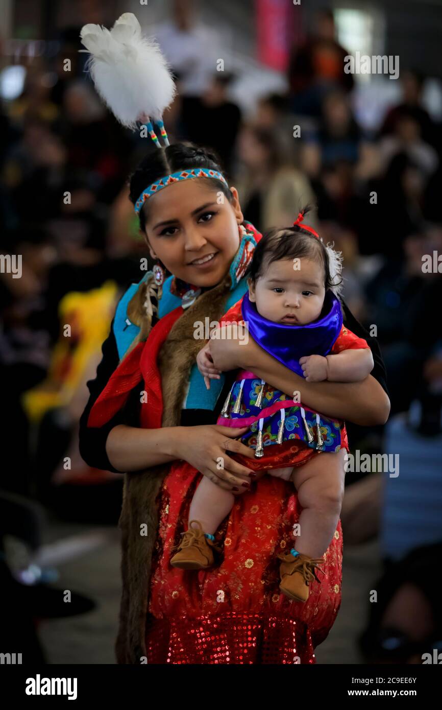Traje aborigen indio nativo fotografías e imágenes de alta resolución Traje aborigen indio nativo fotografías e imágenes de alta resolución
