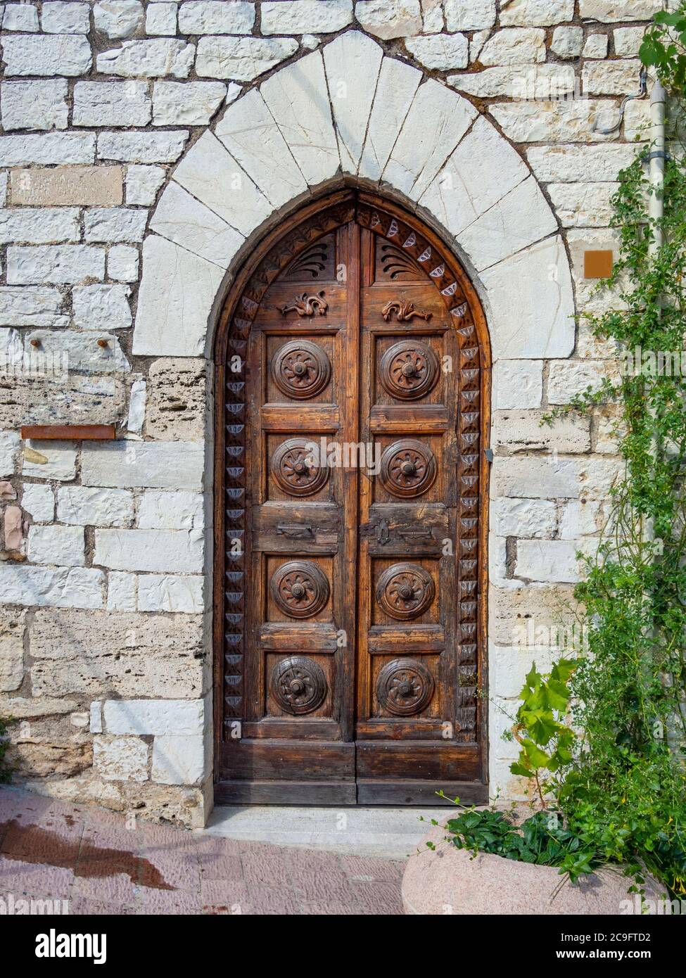 Carved Wooden Door Fotografías E Imágenes De Alta Resolución Alamy