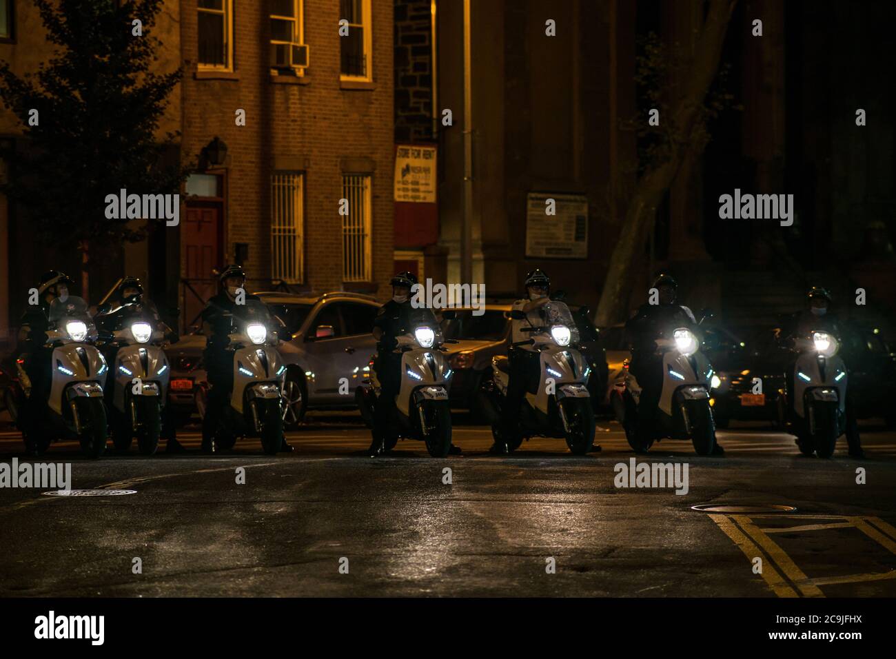 Ciudad de Nueva York, Estados Unidos. 30 de julio de 2020. Los manifestantes dicen que no hay policía federal en nuestra ciudad, ya que la tensión continúa aumentando debido a la injusticia racial y policial. (Foto de Steve Sanchez/Pacific Press) crédito: Pacific Press Media Production Corp./Alamy Live News Foto de stock