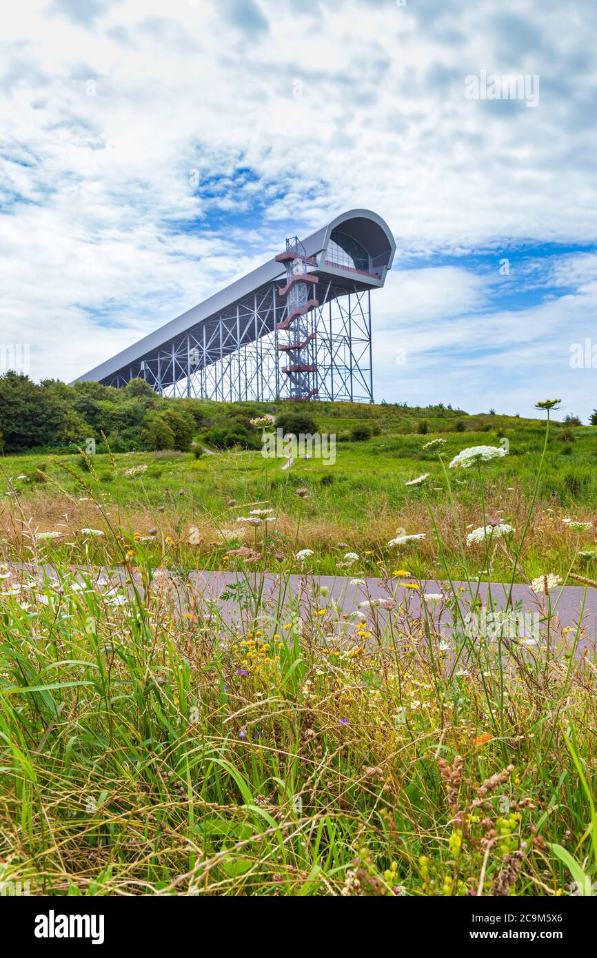 Vista panorámica del impresionante edificio del centro de esquí cubierto Snowworld en Zoetermeer en los países Bajos, Europa Foto de stock