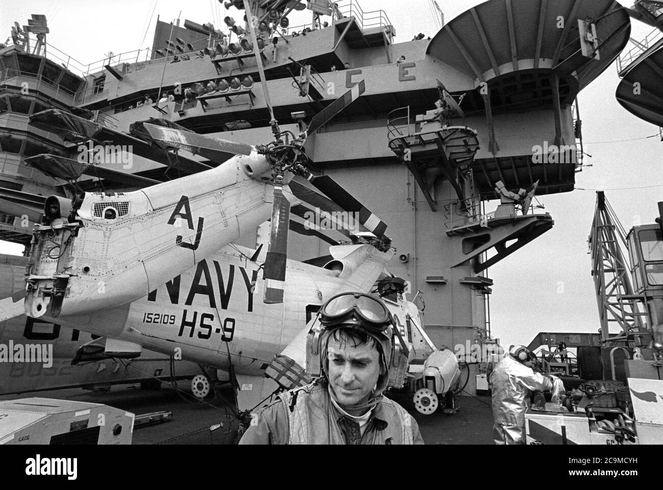 Portaaviones Roosevelt de la Marina DE LOS EE.UU. Navegando en el Mar Mediterráneo (abril de 1989) Foto de stock