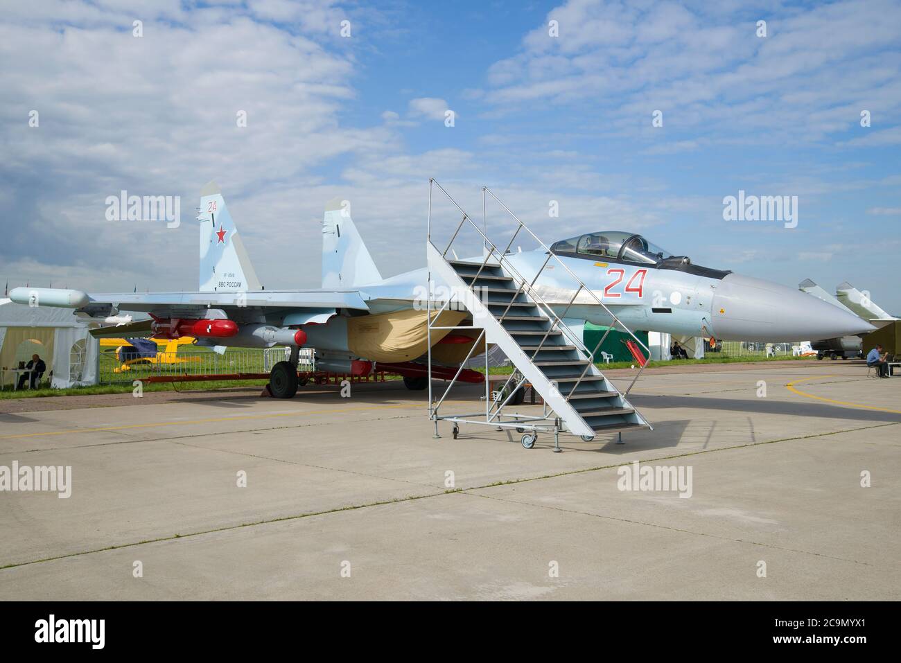 ZHUKOVSKY, RUSIA - 20 DE JULIO de 2017: Caza su-35 polivalente ruso super-maniobrable en el show aéreo MAKS-2017 Foto de stock