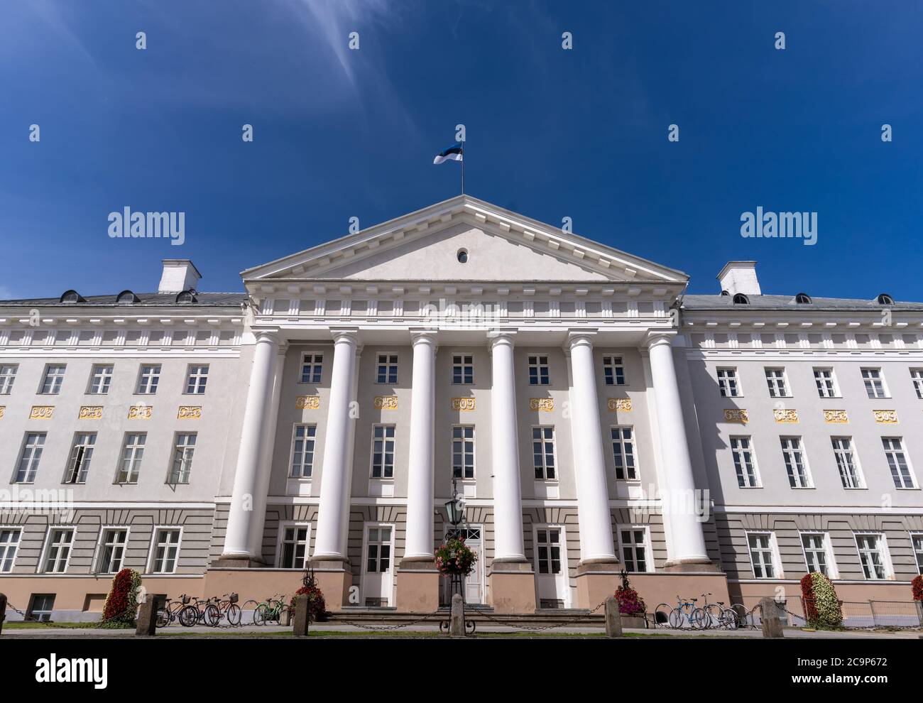 Edificio académico principal de la Universidad de Tartu, la universidad más antigua y renombrada de Estonia Foto de stock