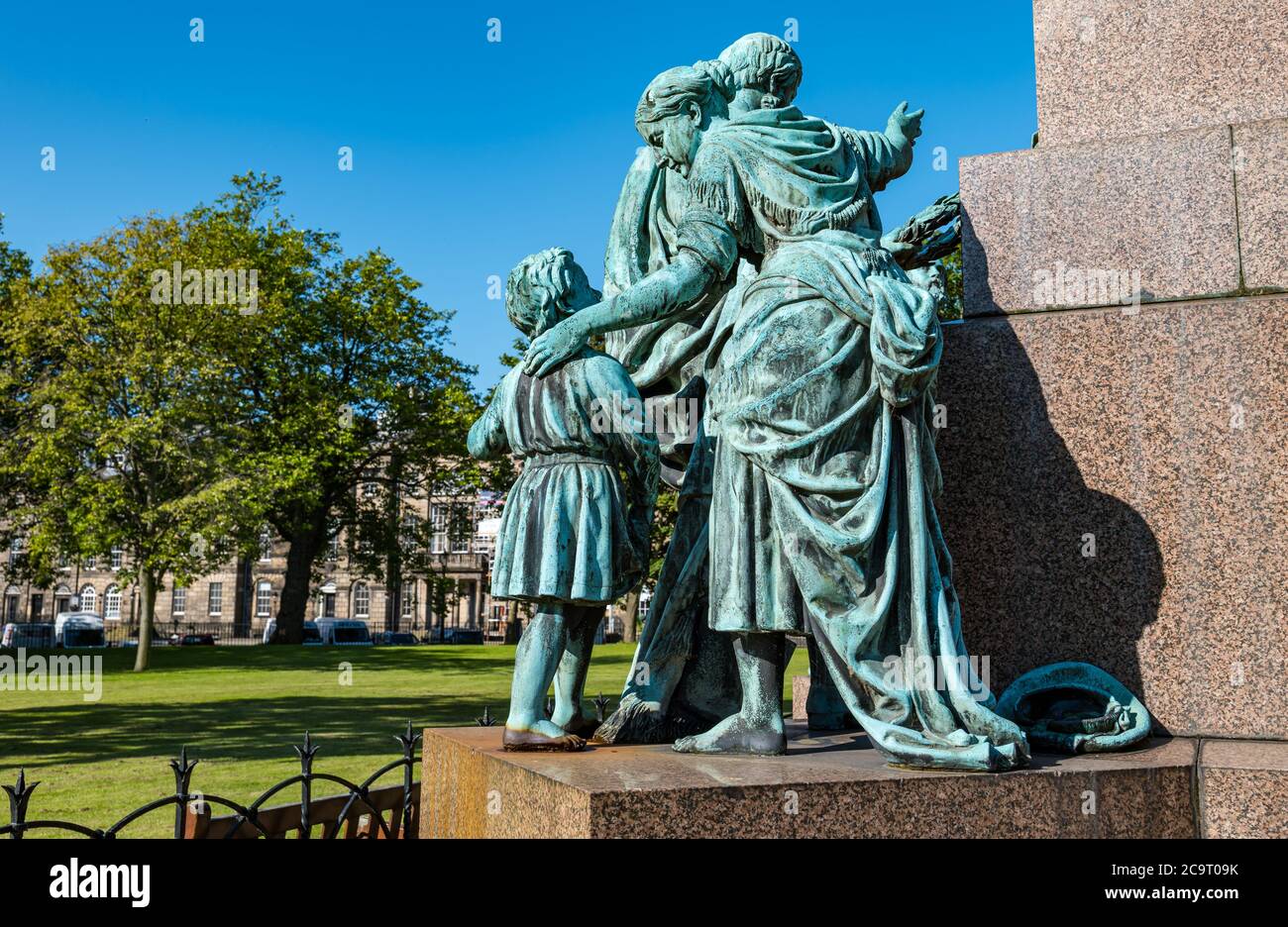 Detalle de la estatua de bronce de 'labor' por David Watson Stevenson, Charlotte Square Gardens, Edimburgo, Escocia, Reino Unido Foto de stock