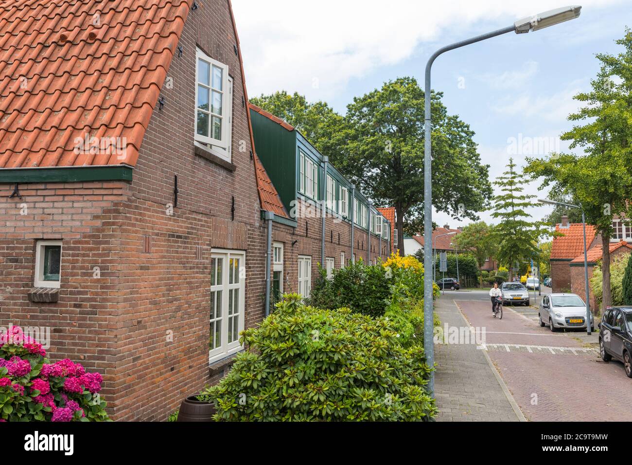 Vivienda social para clase obrera desarrollada por el arquitecto Willem Marinus Dudok a principios del siglo XX en Hilversum, países Bajos Foto de stock