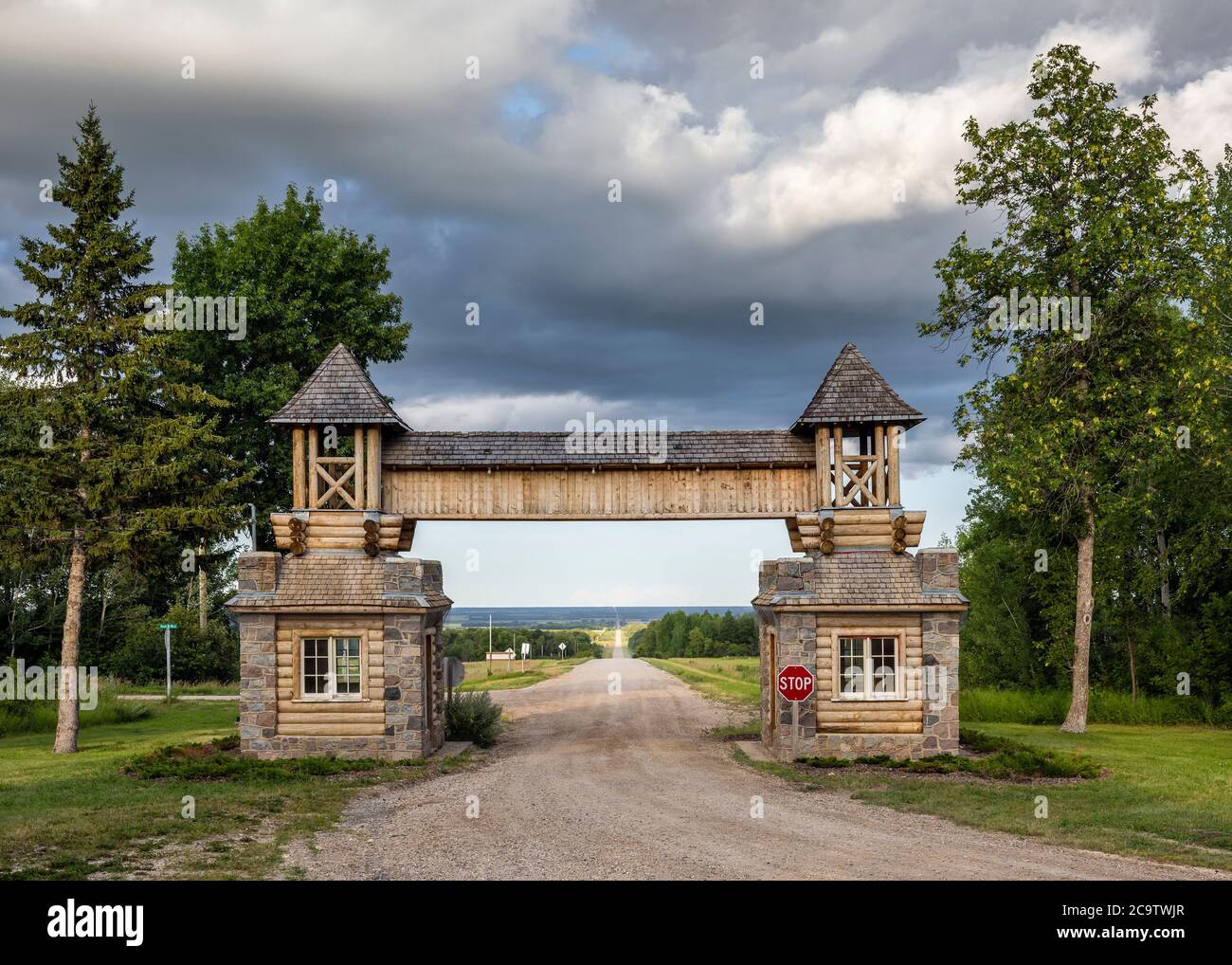 Puerta de entrada este histórica, Parque Nacional de Riding Mountain, Manitoba, Canadá. Foto de stock