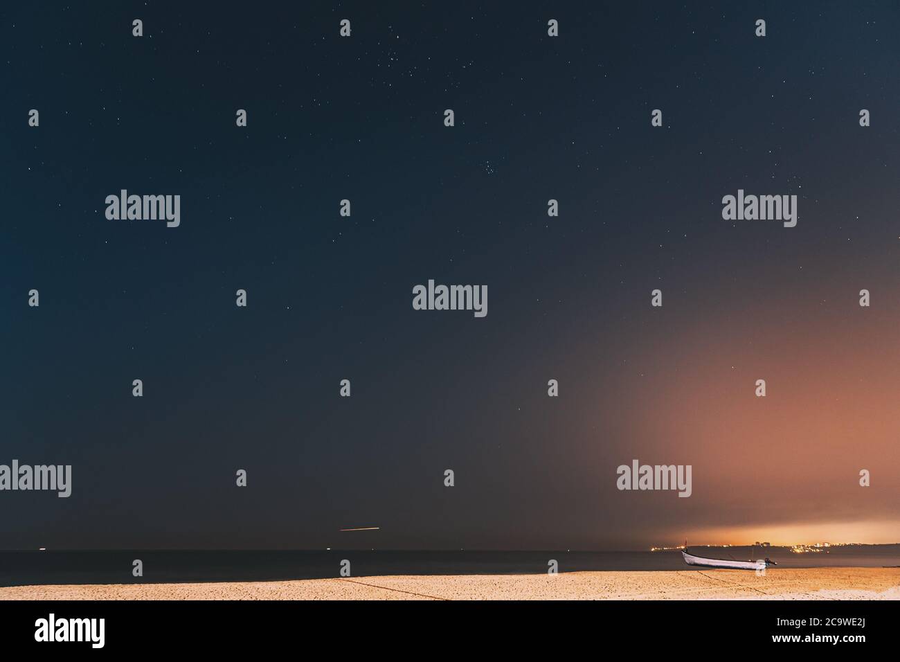 Fotos Del Cielo De Noche Reales Estrellas del cielo de la noche real. Fondo de color azul del cielo  estrellado natural Fotografía de stock - Alamy