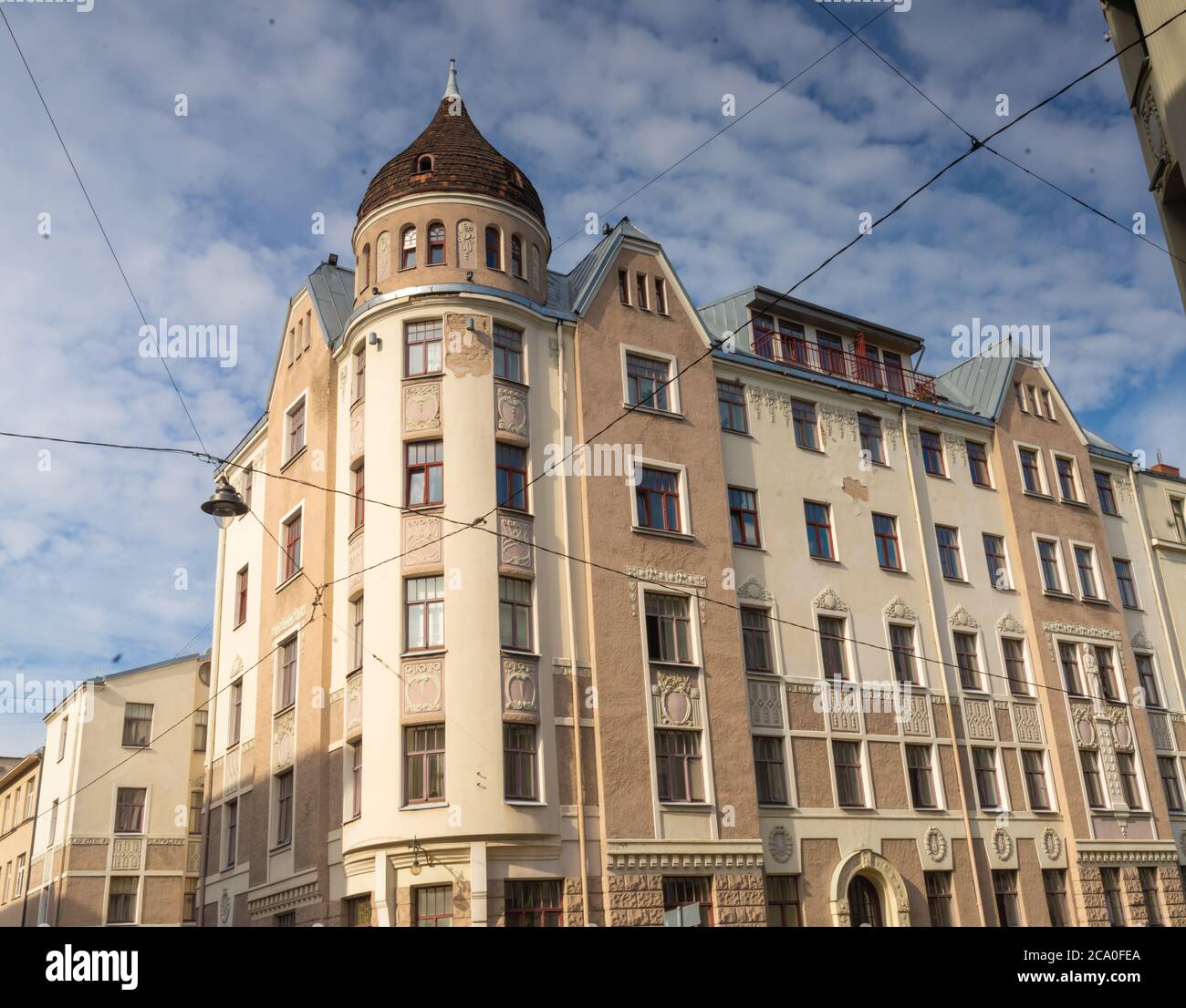 Distrito de Jugendstil, Riga, capital de Letonia y la ciudad más grande de los Estados bálticos. Fundada en 1209, su casco antiguo es un lugar declarado Patrimonio de la Humanidad por la UNESCO. Foto de stock