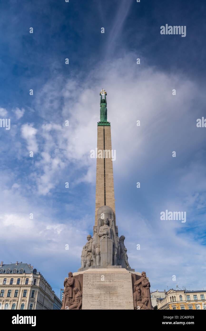 Riga, capital de Letonia y la ciudad más grande de los Estados bálticos. Fundada en 1209, su casco antiguo es un lugar declarado Patrimonio de la Humanidad por la UNESCO. Foto de stock