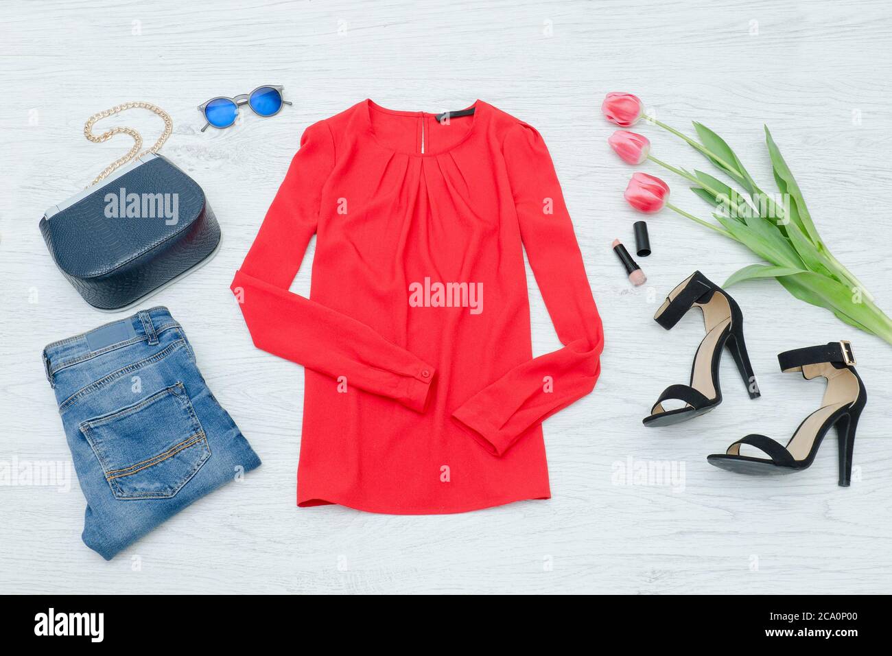 Cómo combinar una blusa amarilla o roja con jeans y acertar