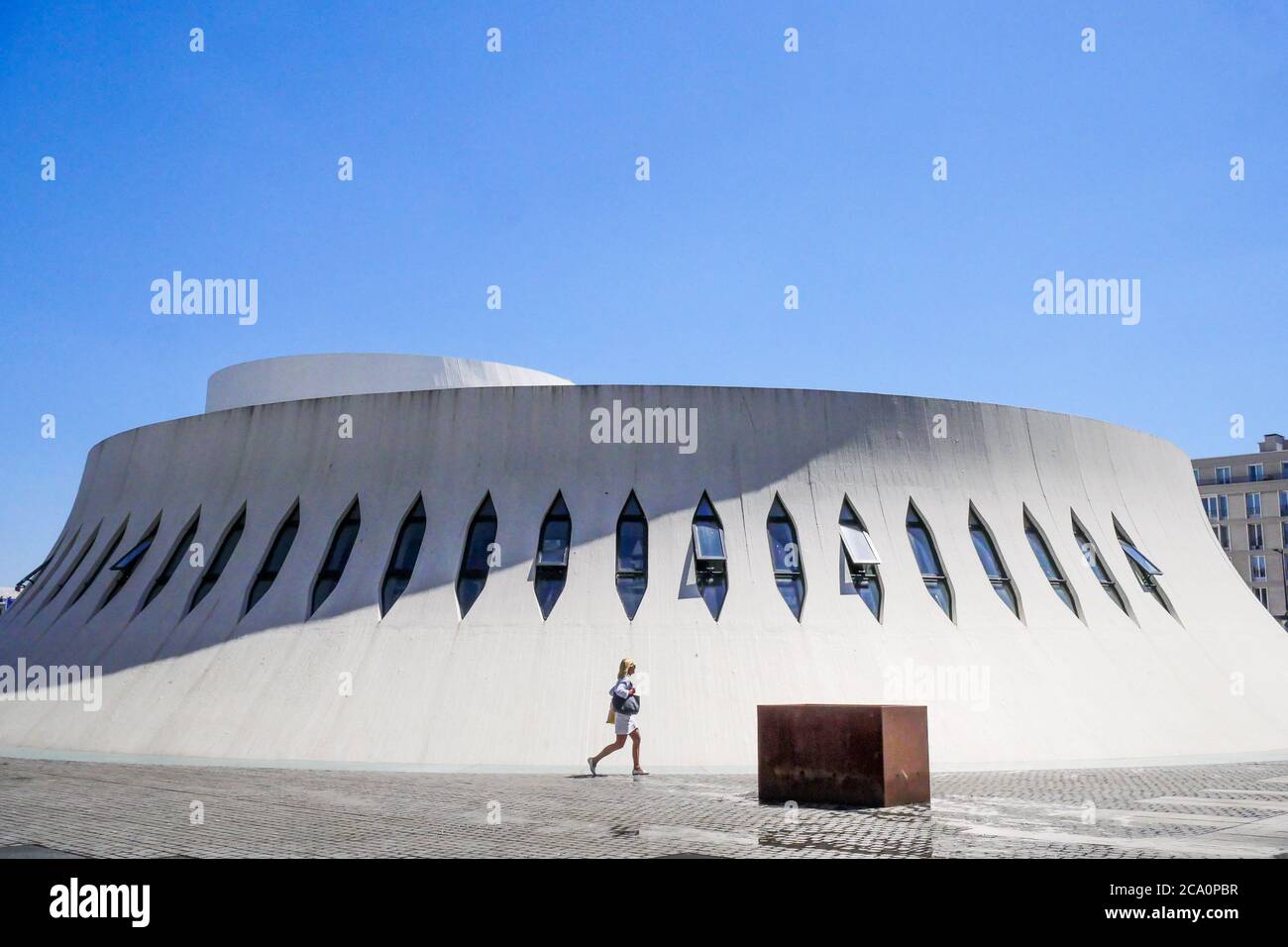 'El Volcán' por Oscar Niemeyer, Casa de la Cultura, le Havre, Sena