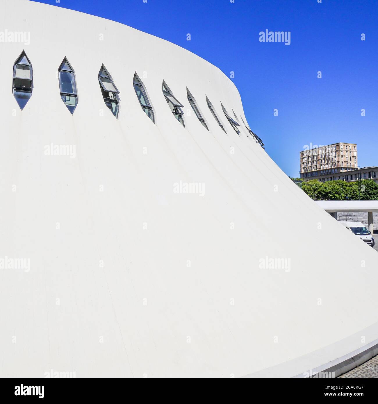 'El Volcán' por Oscar Niemeyer, Casa de la Cultura, le Havre, Sena