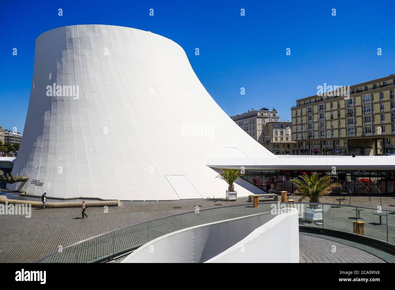 'El Volcán' por Oscar Niemeyer, Casa de la Cultura, le Havre, Sena