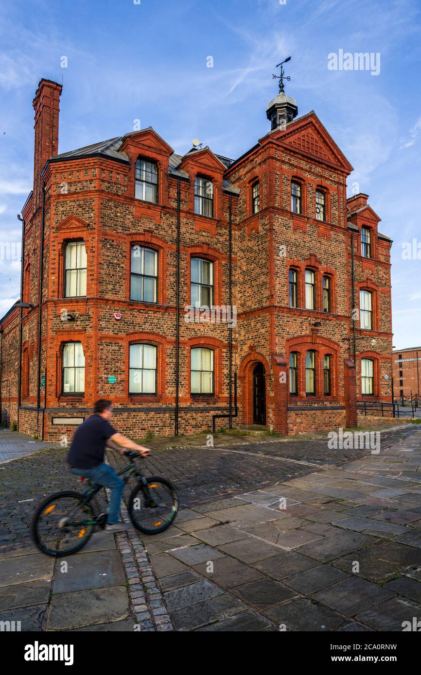 Oficina piloto de Liverpool en el Liverpool Waterfront - en uso 1883 a 1978, ahora forma parte de los Museos nacionales de Liverpool Foto de stock