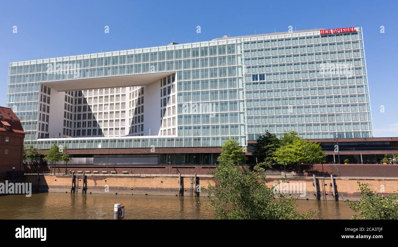 Panorama de la sede de der Spiegel. Una de las revistas de noticias más grandes de Europa. formato panorámico 16x9. Foto de stock