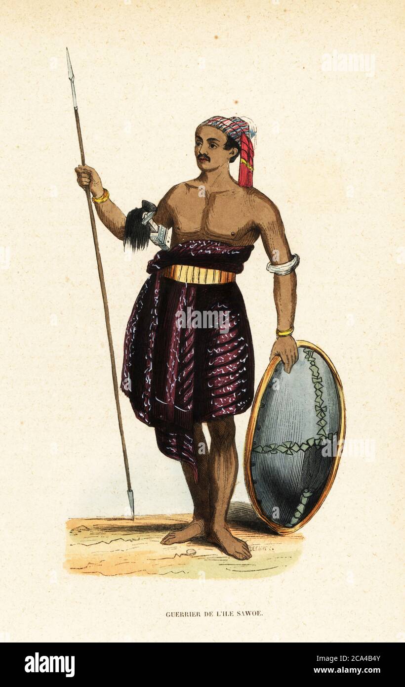 Guerrero de la isla de Sawu, Nusa Tenggara Oriental, Indonesia. Lleva un  pañuelo, ikat sarong (falda), cinturón con kris, brazaletes, y lleva una  lanza y escudo. Guerrier de l'Ile Sawoe ou Saoue.