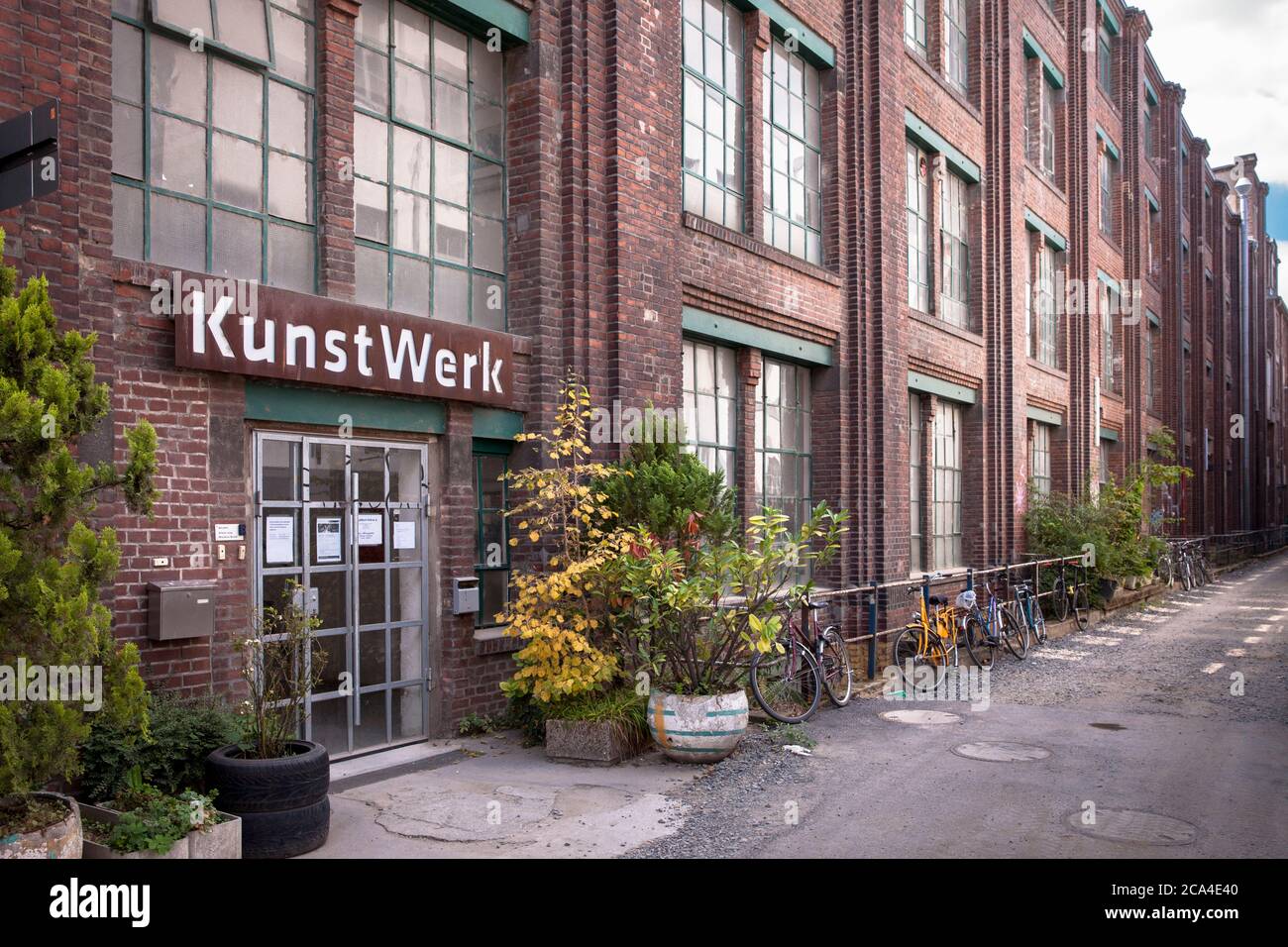 La casa de estudio KUNSTWERK en Deutz, la casa de artistas autoadministrados más grande de Alemania, Colonia, Alemania. Das Atelierhaus KUNSTWERK en Deutz, Deuts Foto de stock