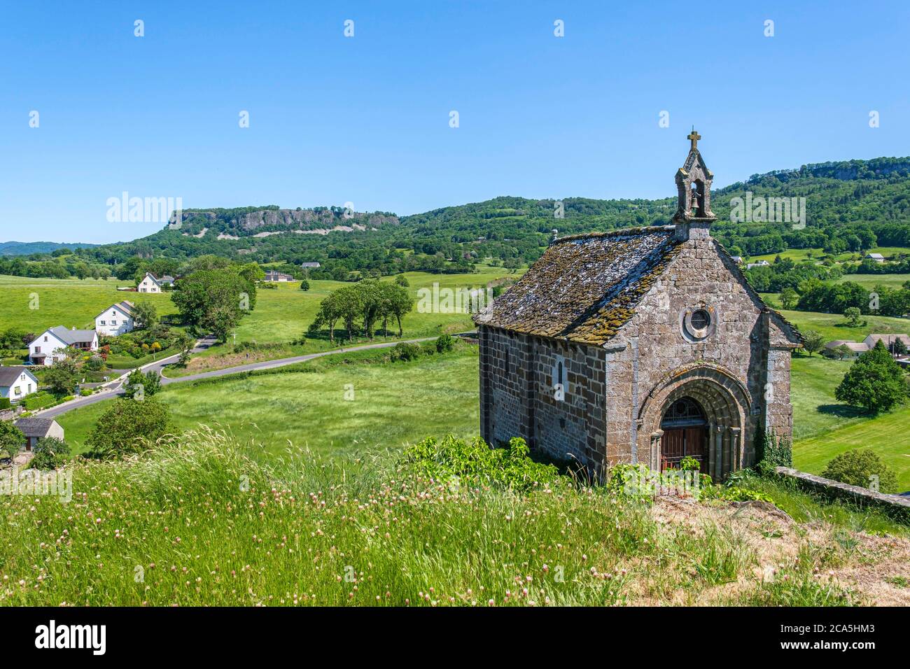 Francia Cantal Pueblo De Saignes Los Volcanes Del Parque Natural