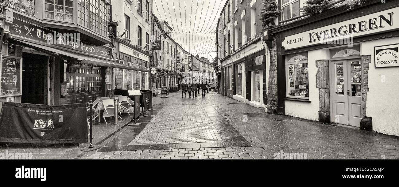 Vista de la tienda y restaurante, la ciudad de Galway, el condado de Galway, Irlanda Foto de stock