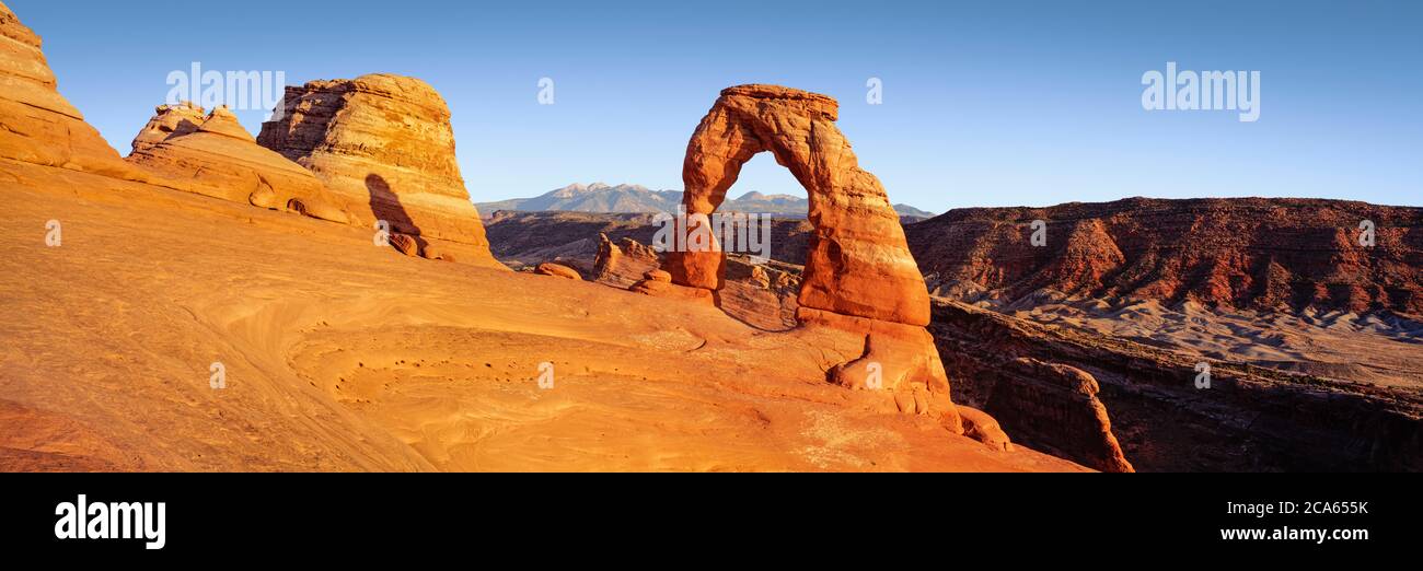 El arco delicado, Parque Nacional Arches, en Utah, EE.UU. Foto de stock