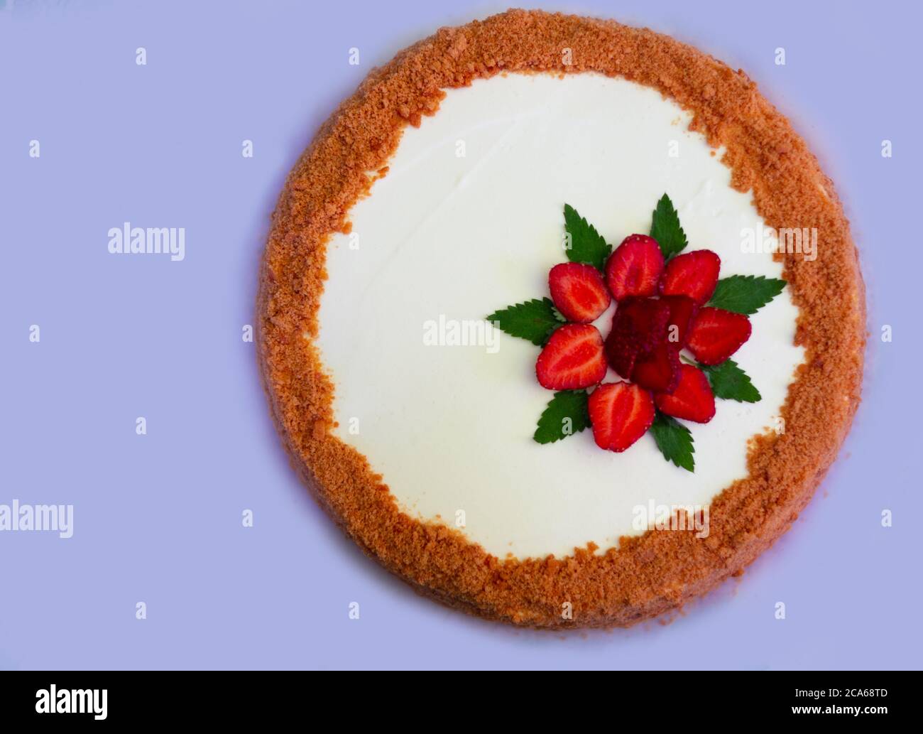 Derecho Rascacielos Desarmado Tarta de queso con fresas vista superior. El pastel está decorado con fresas. Cream, Holiday.copyspace para texto Fotografía de stock - Alamy Derecho Rascacielos Desarmado Tarta de queso con fresas vista superior. El pastel está decorado con fresas. Cream, Holiday.copyspace para texto Fotografía de stock - Alamy