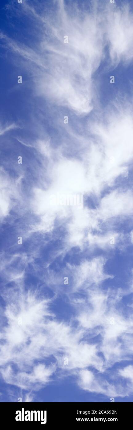 Vista de nubes cirrus, la Jolla, California, Estados Unidos Foto de stock