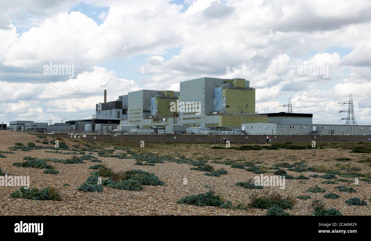 3 de agosto de 2020: Kent, Reino Unido. 03 de agosto de 2020. La central nuclear Dungeness B en la costa de Kent, en el sureste de Inglaterra. Dungeness B es una avanzada central de reactores refrigerados por gas, con sus dos reactores nucleares Dungeness B-21 y B-22 que entraron en funcionamiento en 1983 y 1985 respectivamente y que se cerrarán en 2028. La central nuclear está gestionada y mantenida por EDF Energy, que opera 15 reactores nucleares en Gran Bretaña y proporciona alrededor del 20% de la electricidad del país crédito: Matt Duckett/IMAGESLIVE/ZUMA Wire/Alamy Live News Foto de stock