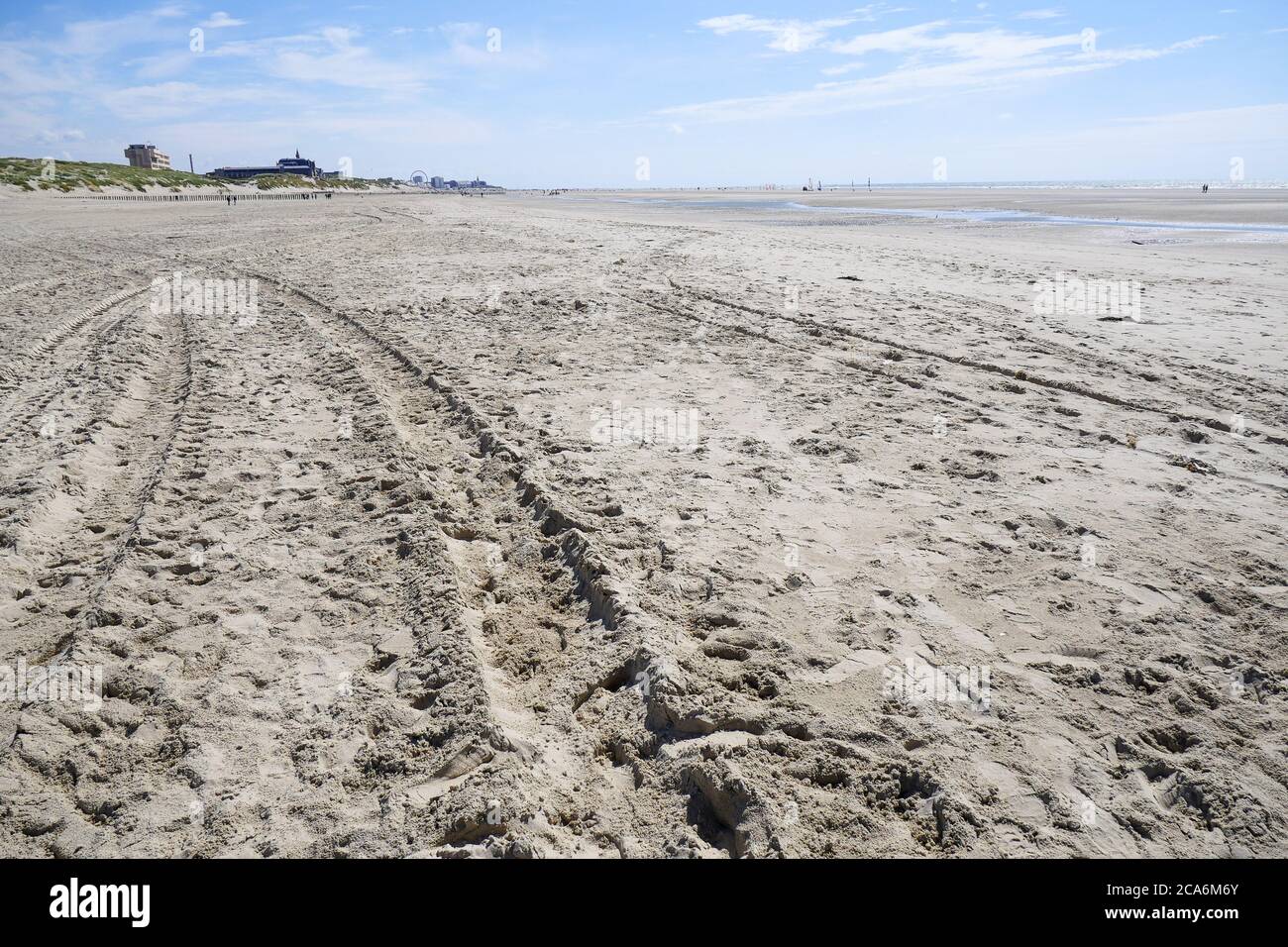 La playa de arena en marea baja, Berck, Pas-de-Calais, Hauts-de-France, Francia Foto de stock