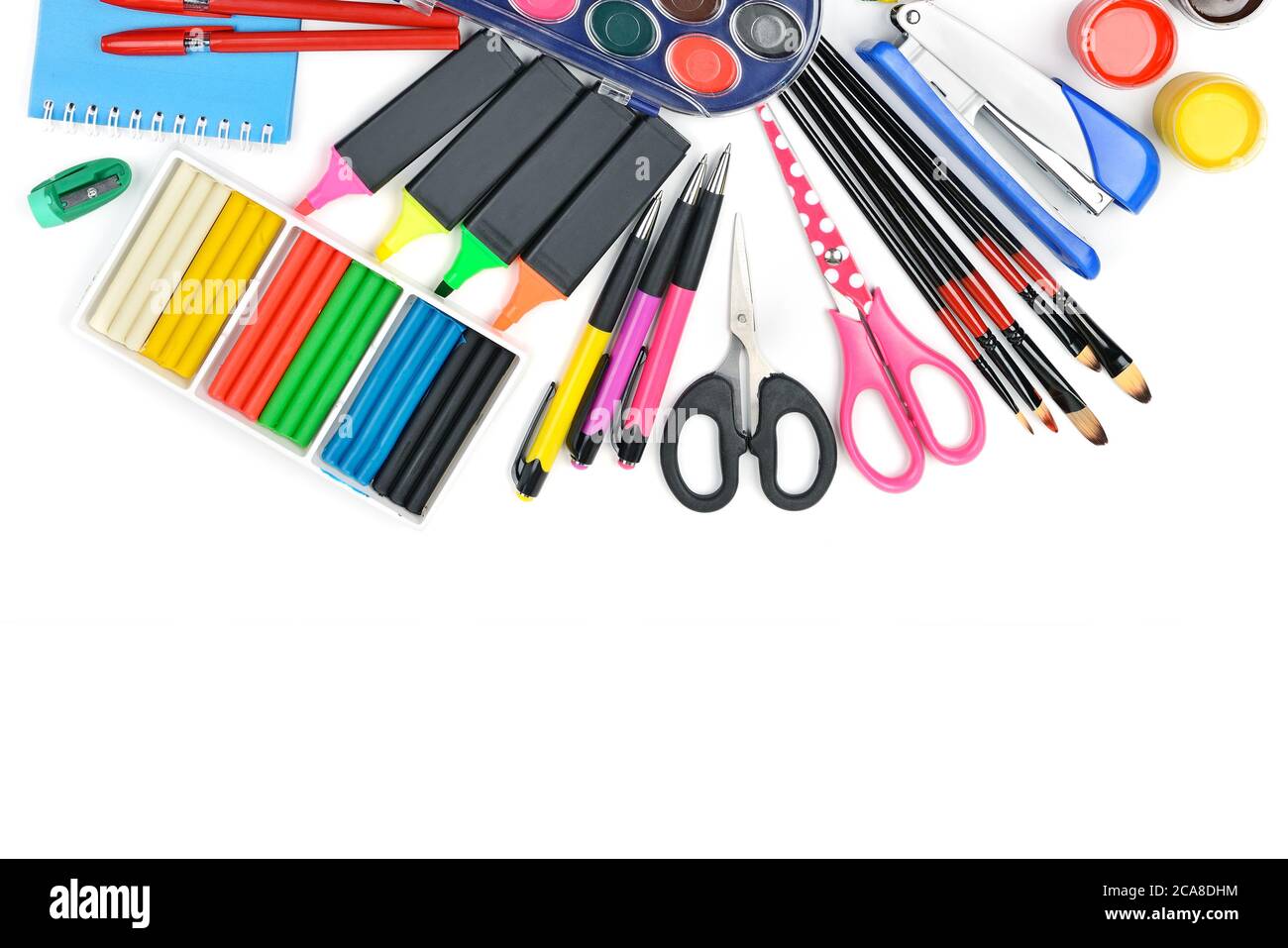 Coleccion De Material Escolar Aislada Sobre Fondo Blanco Puro Plano Vista Superior Espacio Libre Para Texto Fotografia De Stock Alamy