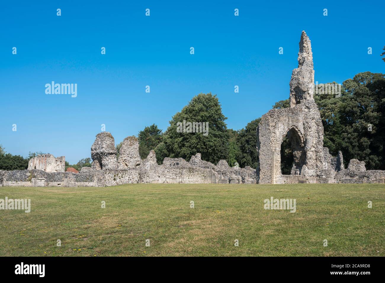 Priorato de Thetford Norfolk, vista de las ruinas del Priorato de Thetford, un monasterio Cluniac disuelto durante la Reforma Inglesa, Norfolk, East Anglia, Reino Unido Foto de stock