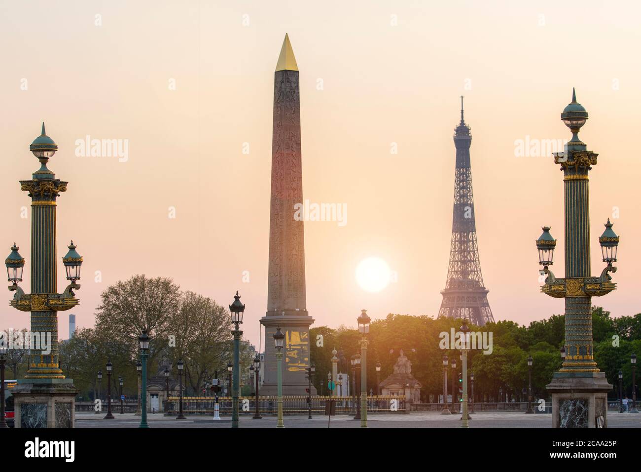 Place de la Concorde de la plaza de la Concordia es una de las principales plazas públicas en París, Francia Foto de stock
