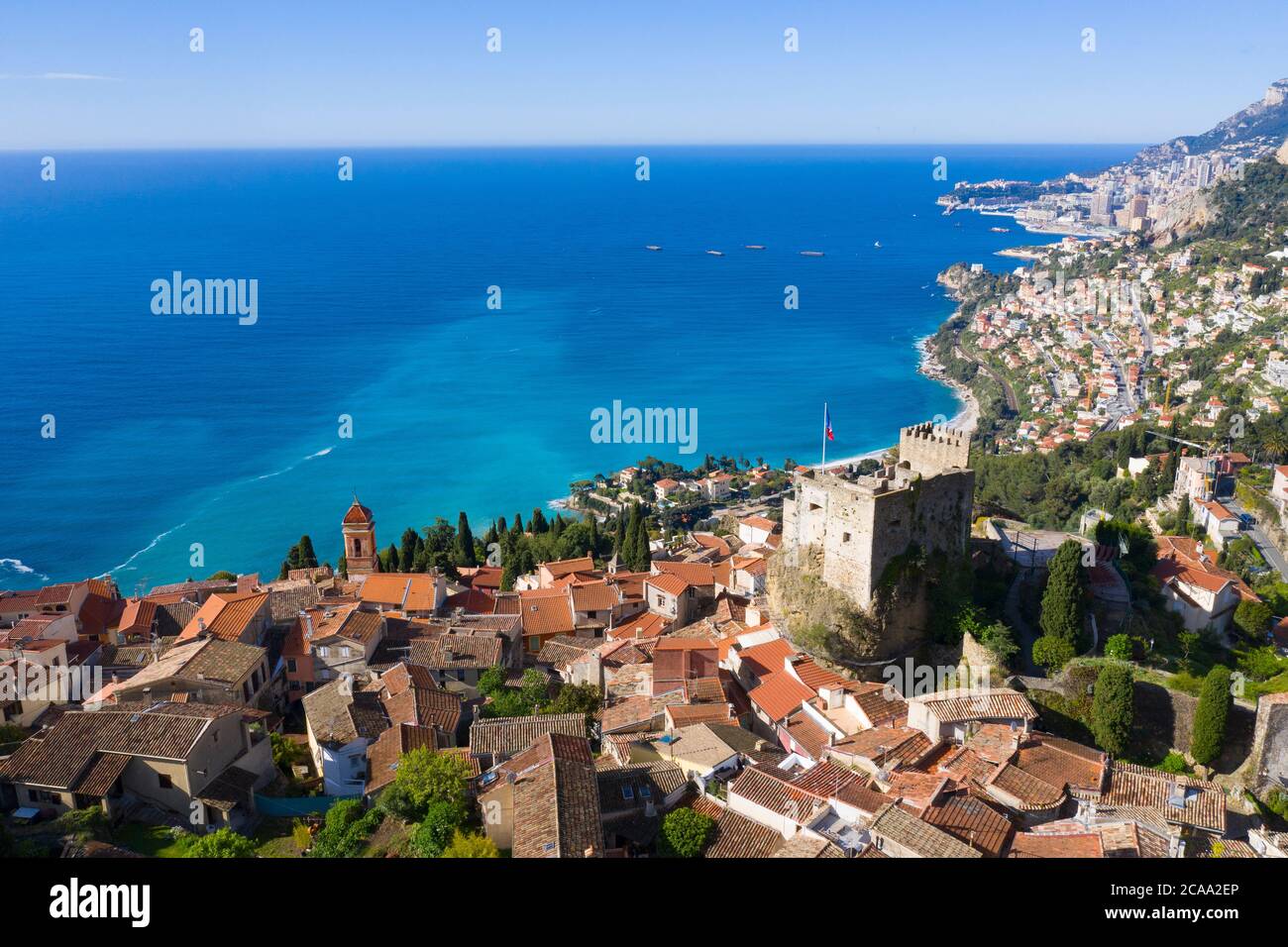 Francia, Niza, Vista aérea de la aldea de Roquebrune Cap Martin. Foto de stock