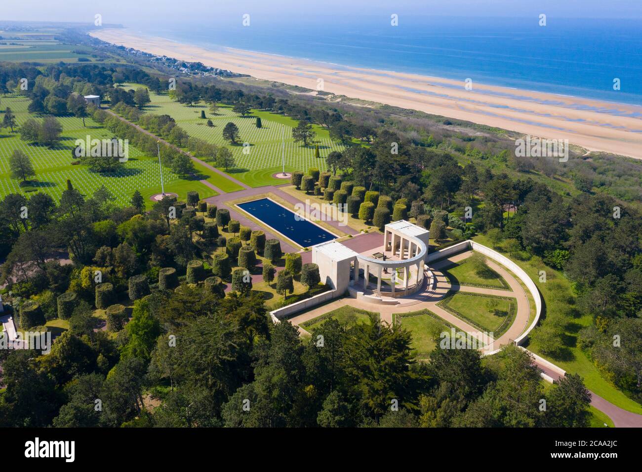 Vista aérea del cementerio de guerra americano en la playa de Omaha, Normandía (Colleville-sur-Mer). Foto de stock