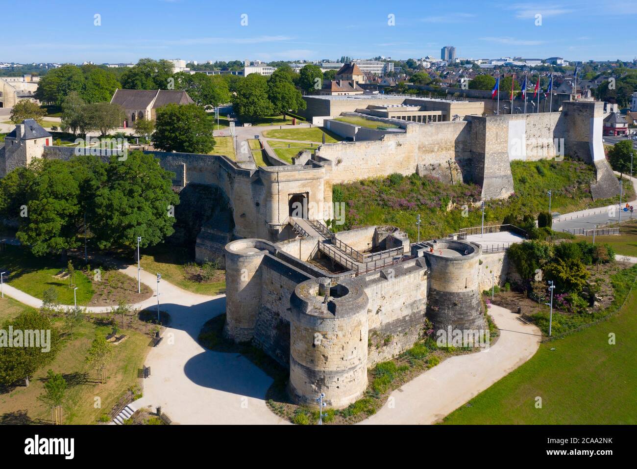 Castillo de Caen - 1060, Guillermo de Normandía estableció una nueva casa de pueblo en Caen. Castillo Chateau de Caen en la ciudad normanda de Caen en el Calvados salida Foto de stock